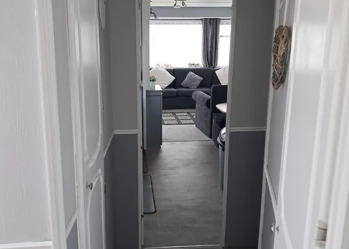 Golden Anchor 8B9 Caravan Park Holiday Home